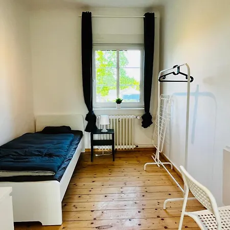 Ausgestattete Mit Garten & Parkplatz