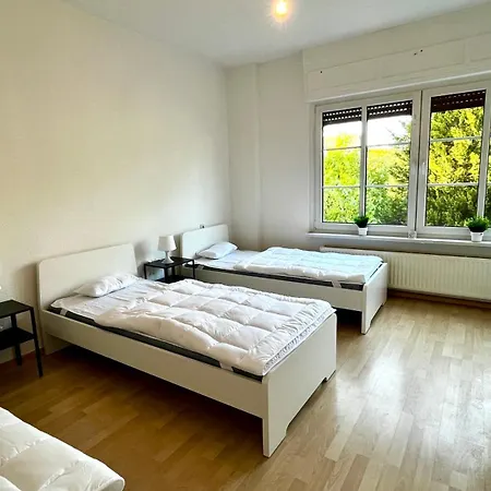 Апартаменты Ausgestattete Mit Garten & Parkplatz