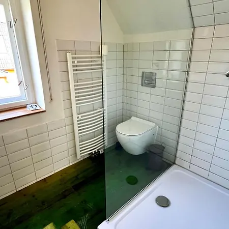 Ausgestattete Mit Garten & Parkplatz *
